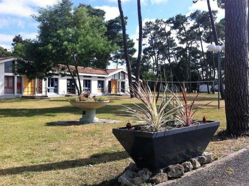 Sous Les Pins Hotel Ронс-ле-Бен Екстериор снимка