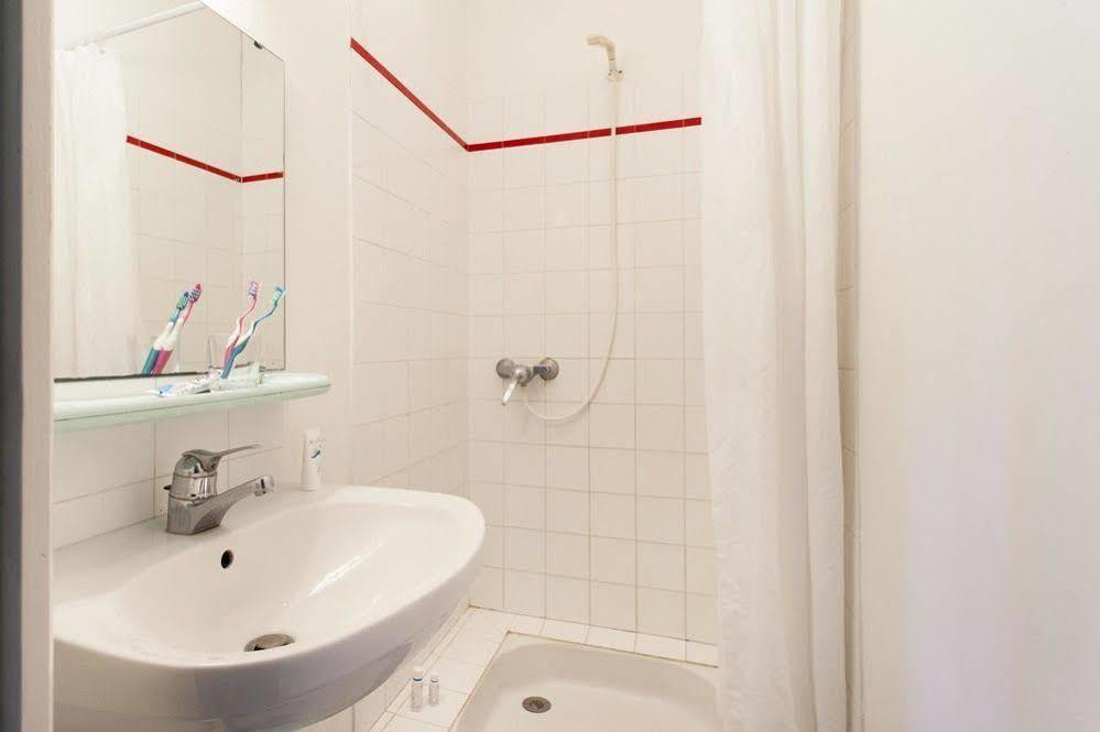 Sous Les Pins Hotel Ронс-ле-Бен Екстериор снимка
